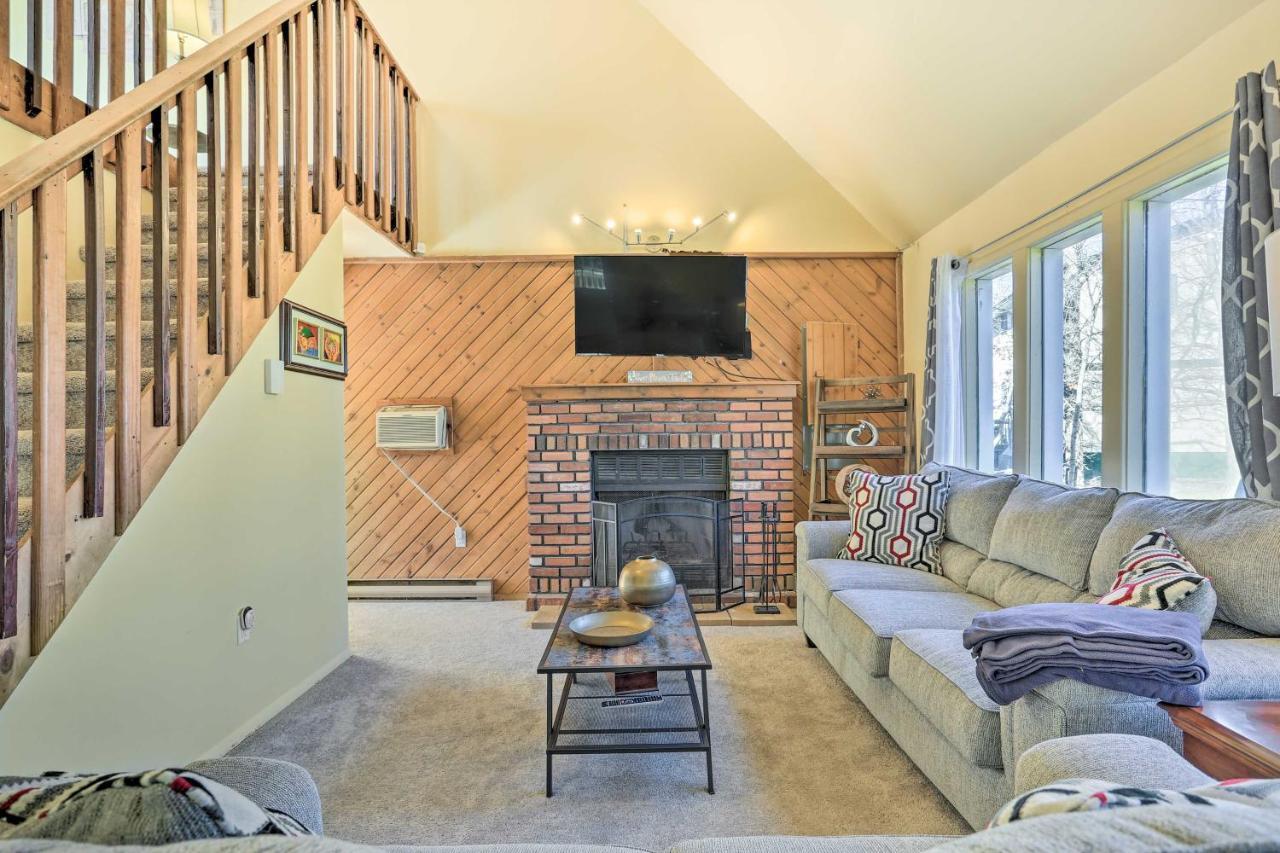 Peaceful Poconos Home With Lake And Pool Access! Long Pond Екстер'єр фото