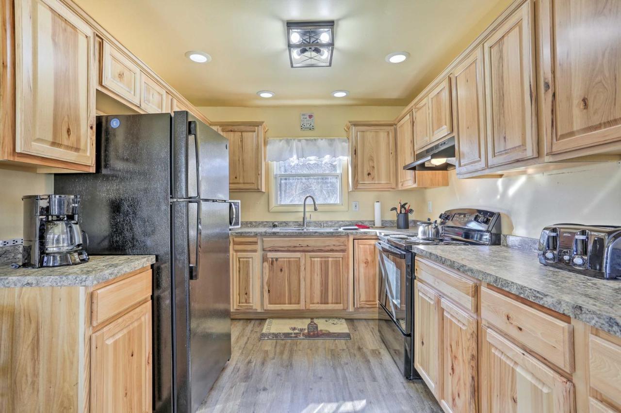 Peaceful Poconos Home With Lake And Pool Access! Long Pond Екстер'єр фото