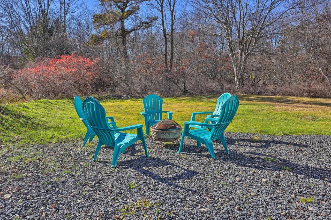Peaceful Poconos Home With Lake And Pool Access! Long Pond Екстер'єр фото