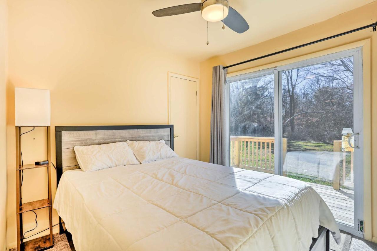 Peaceful Poconos Home With Lake And Pool Access! Long Pond Екстер'єр фото