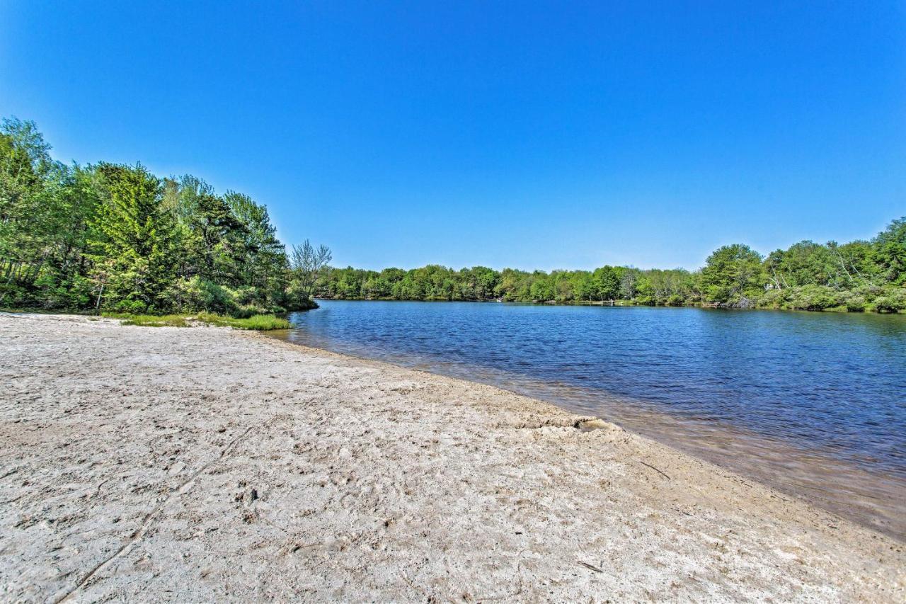 Peaceful Poconos Home With Lake And Pool Access! Long Pond Екстер'єр фото
